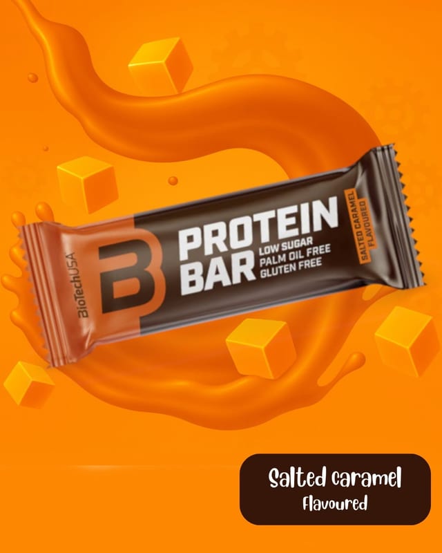 Protein Bar me karamel të kripur mbi sfond portokalli